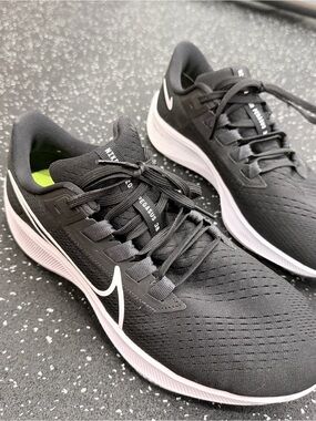 Nike Pegasus 38 Black/White Running Shoes 9.5 Womens